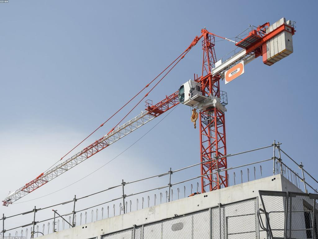 កិច្ចសន្យាការអភិវឌ្ឍគម្រោង: ការអនុវត្តន៍ និងសេវាកម្ម