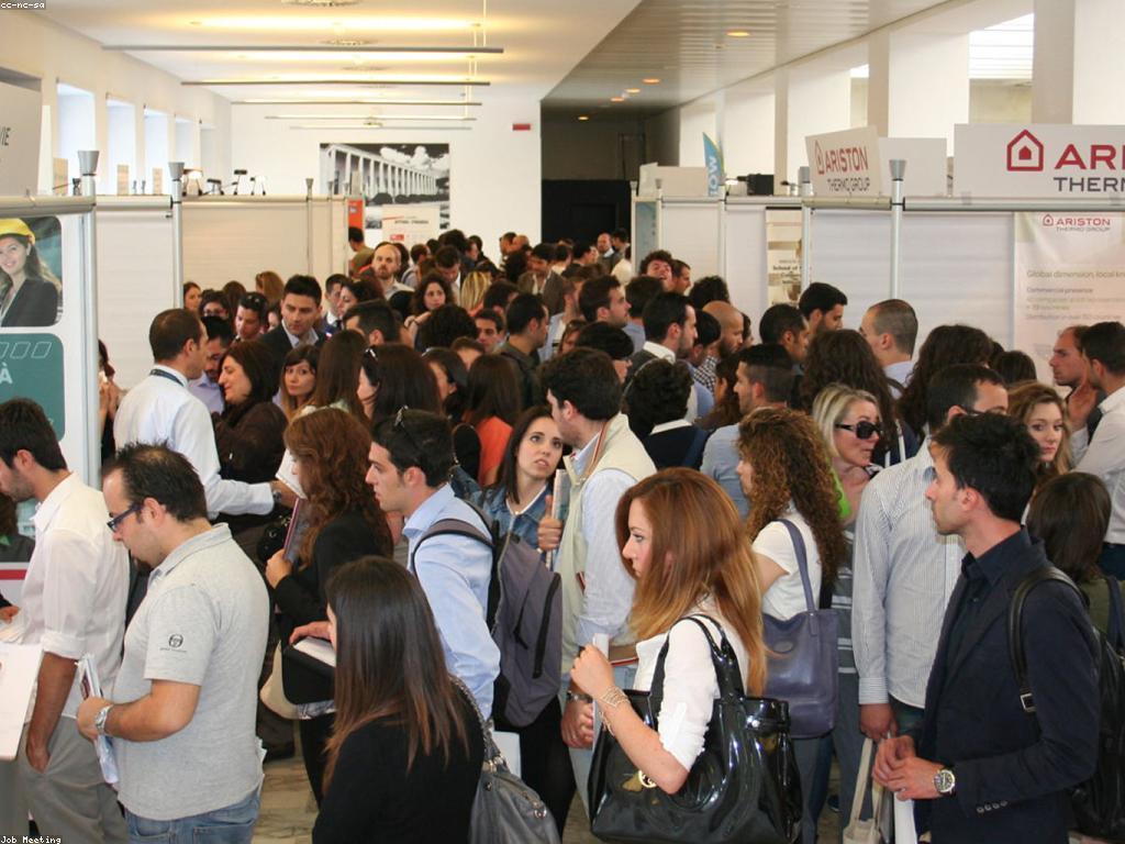 ឱកាសការងារនៅក្នុងសម័យបច្ចុប្បន្ន