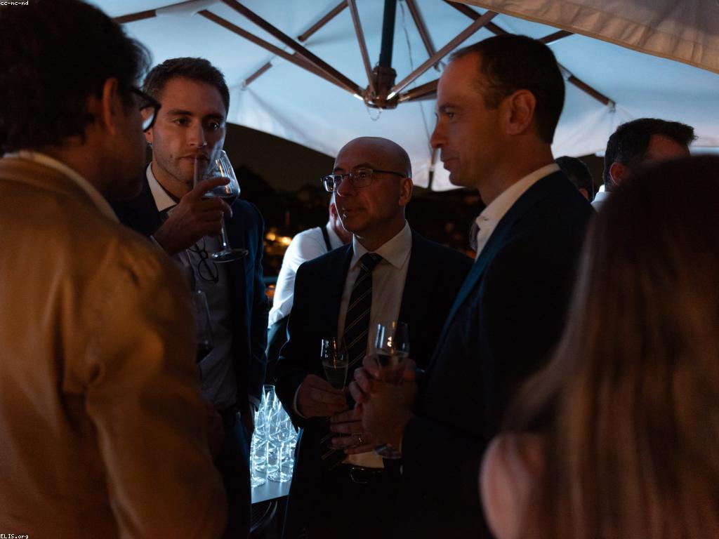 ឱកាសការងារនៅក្នុងវិស័យសហគ្រាស